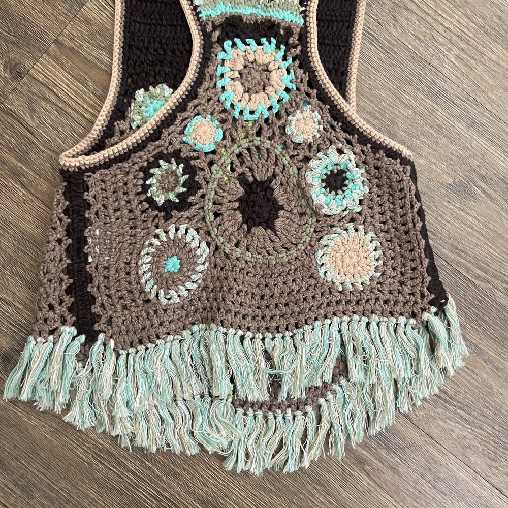 Free People Desert Crochet Vest Brown Floral Pattern Fringe Trim Festival XS - Picture 6 of 7